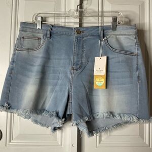 VIPONES Light Blue Jean Shorts with Modern Design